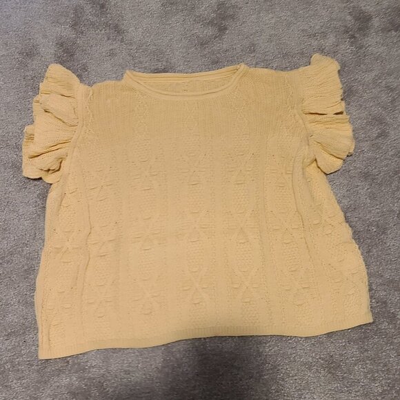 🔥3/$42 w FREE SHIPPING🔥 khaki color knit tshirt with Frill sleeves - Picture 1 of 4